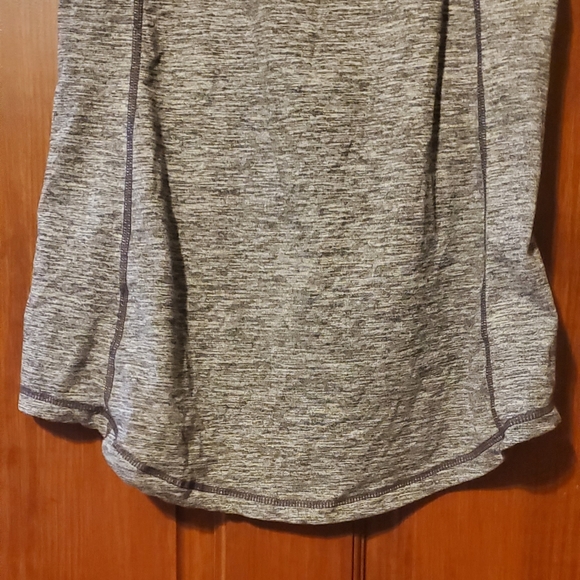 Grey workout tank - Picture 4 of 4